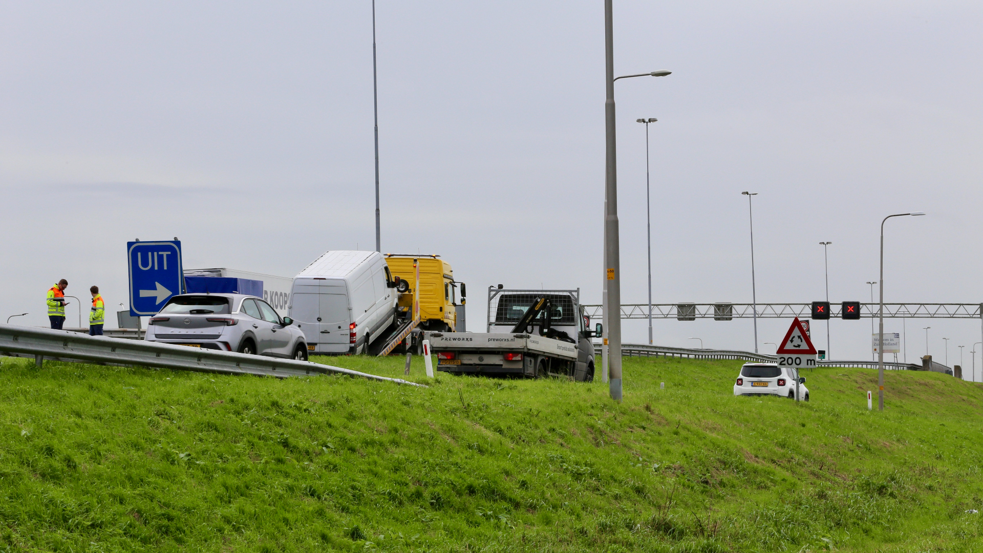 A27 bij Lexmond afgesloten na onwelwording bestuurder