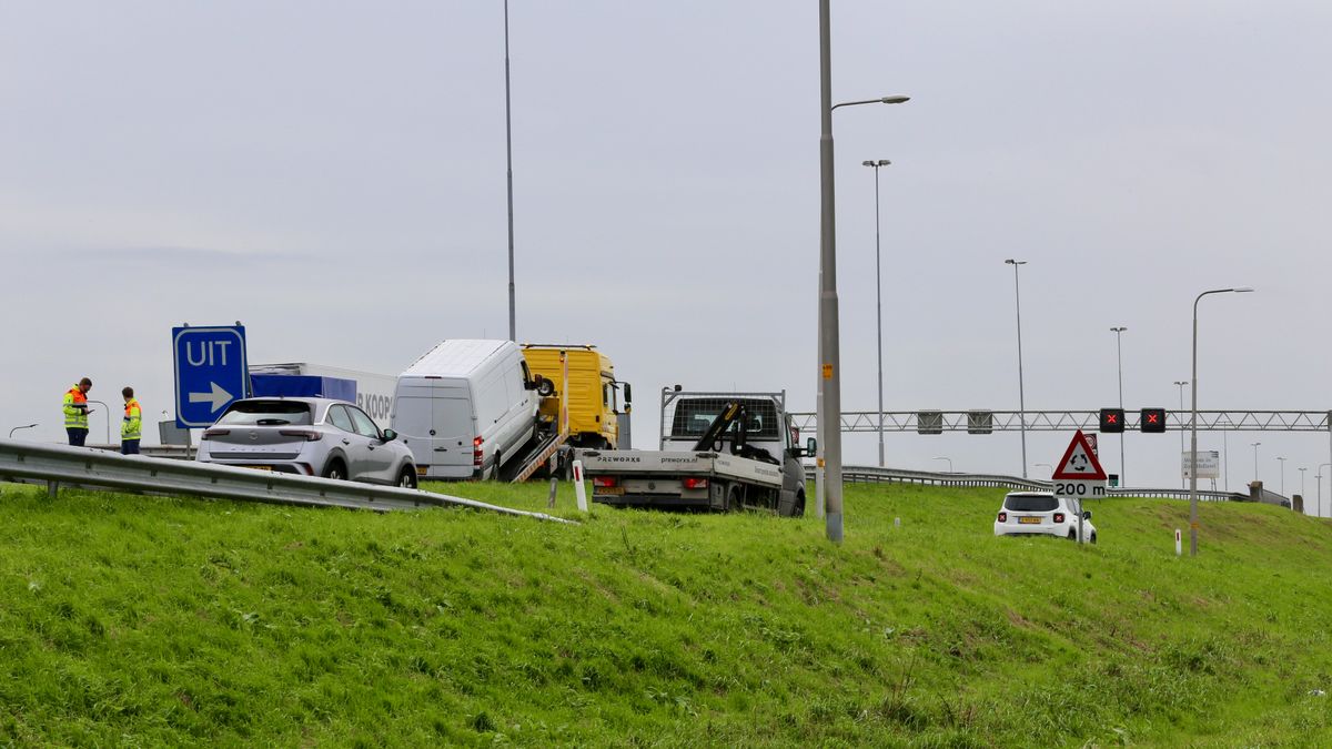 A27 bij Lexmond enige tijd afgesloten geweest na onwelwording bestuurder