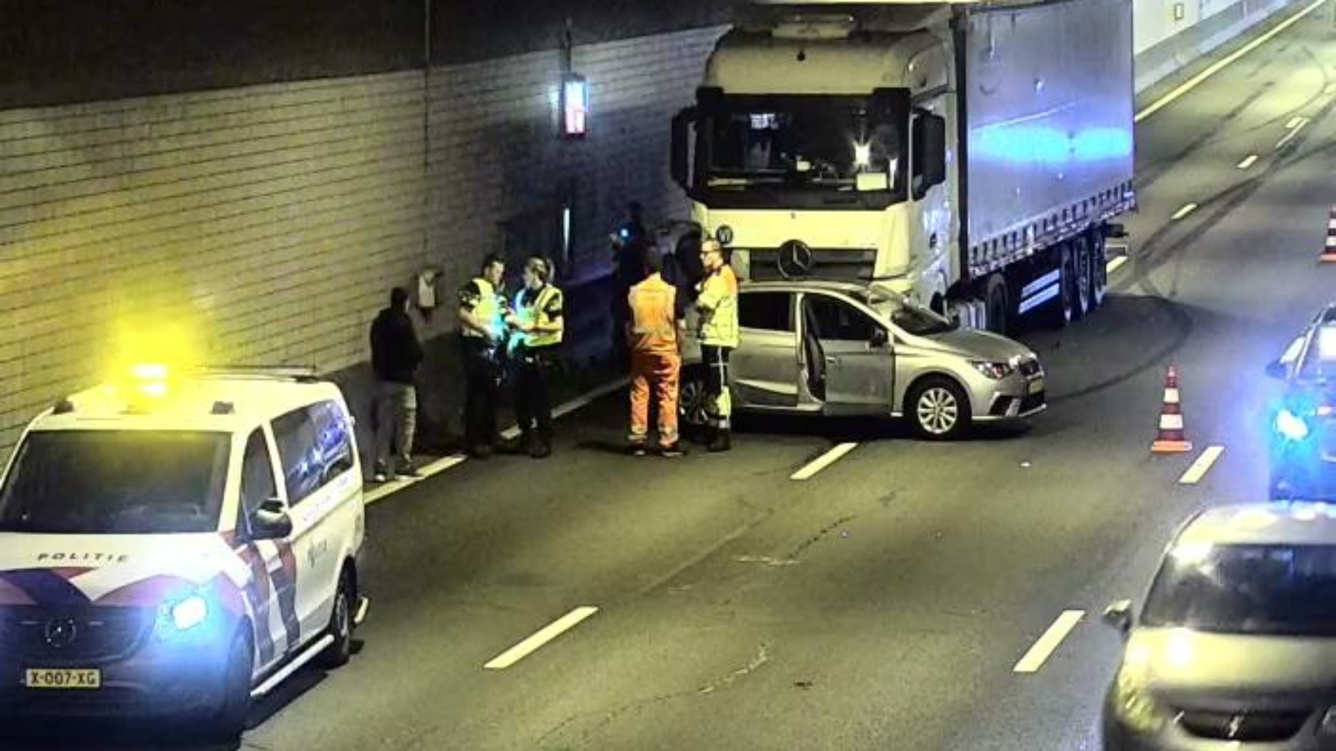 Ongeluk in Noordtunnel zorgt voor lange file.