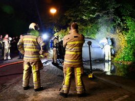 Geparkeerde auto vliegt in brand in Driebergen-Rijsenburg