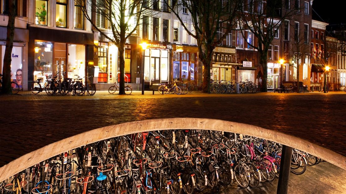 Een ondergrondse fietsenstalling op de Vismarkt in Stad blijft vooralsnog een idee