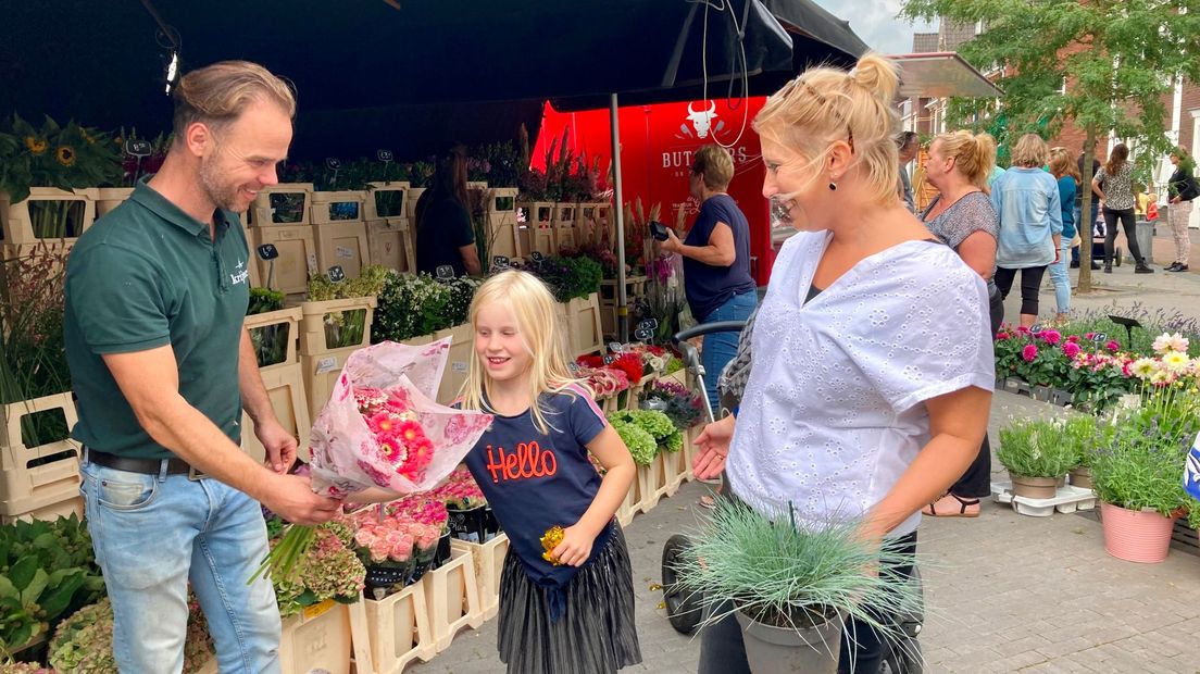 Voor het eerst een bosje bloemen om de hoek kopen, dat was een primeur voor inwoners van Hoef en Haag.