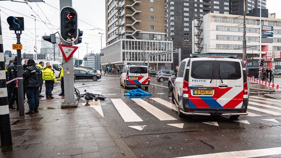 Ongeluk bij Erasmusbrug: fietser zwaargewond na aanrijding met politiebus