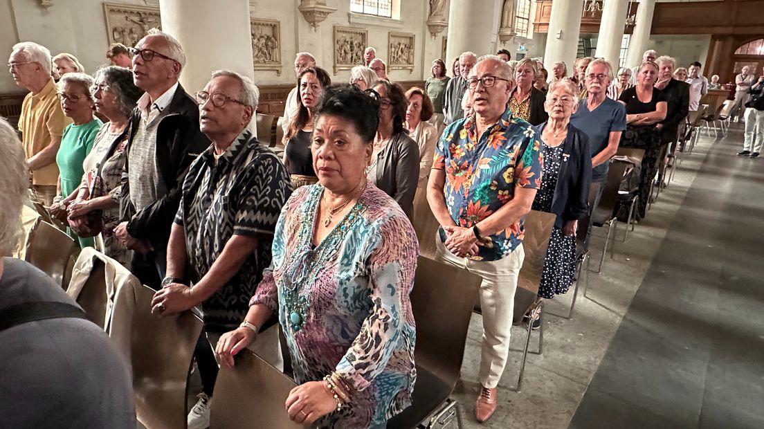 Veel belangstellenden bij de herdenking.