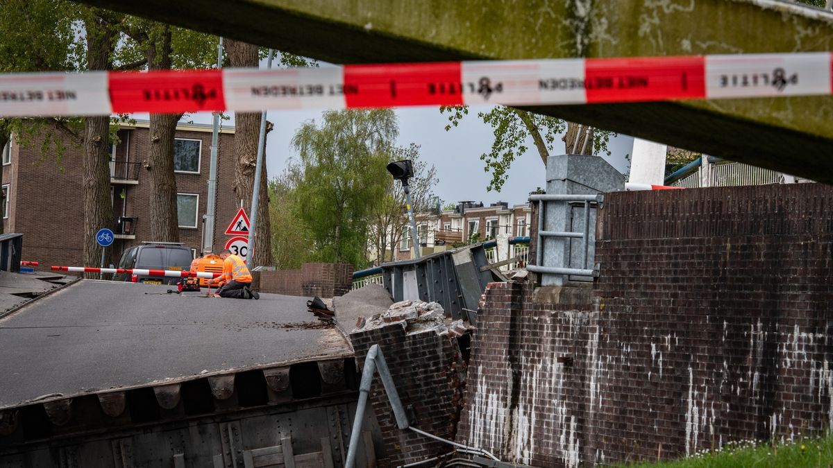 Schipper Rinus de Jong zit vast voor Gerrit Krolbrug