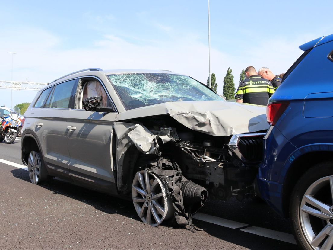 Politie tasert man op A20 nadat hij tijdens dollemansrit een spoor van schade achter zich laat