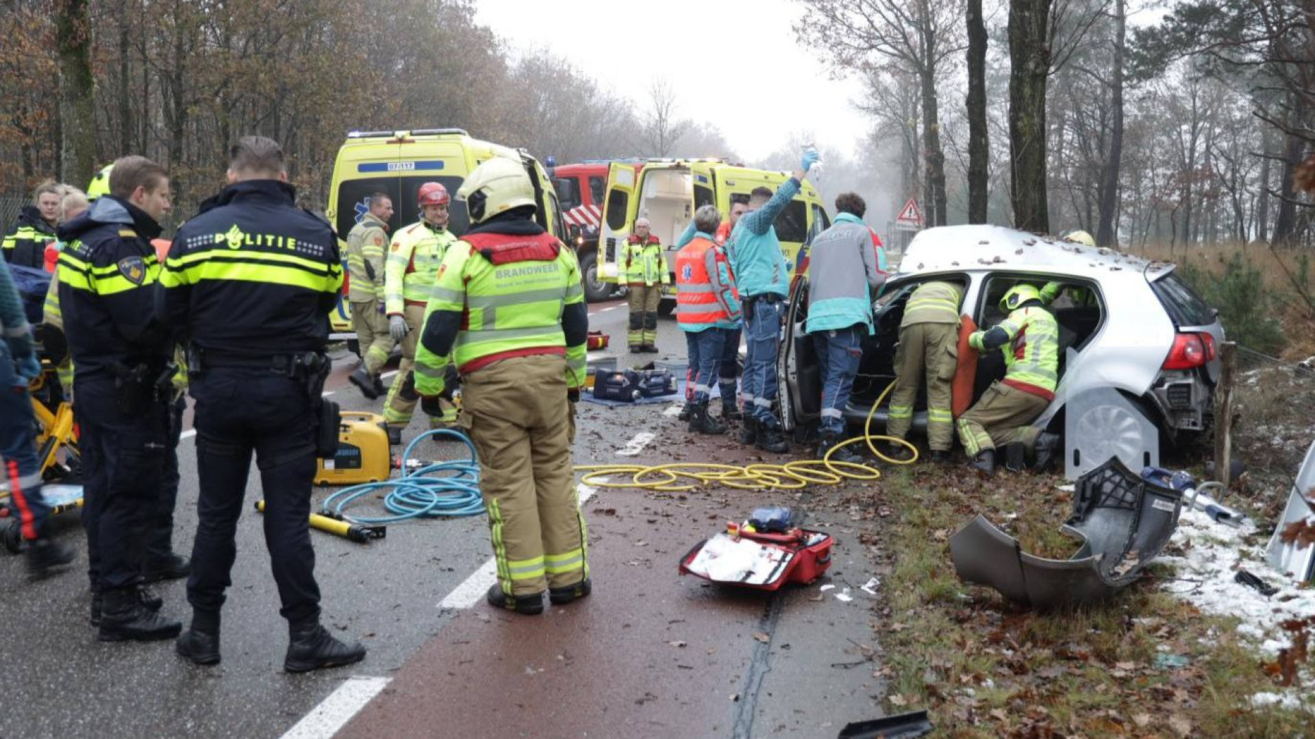 Twee Zwaargewonde Mannen Uit Auto Geknipt Na Ongeluk - Omroep Gelderland