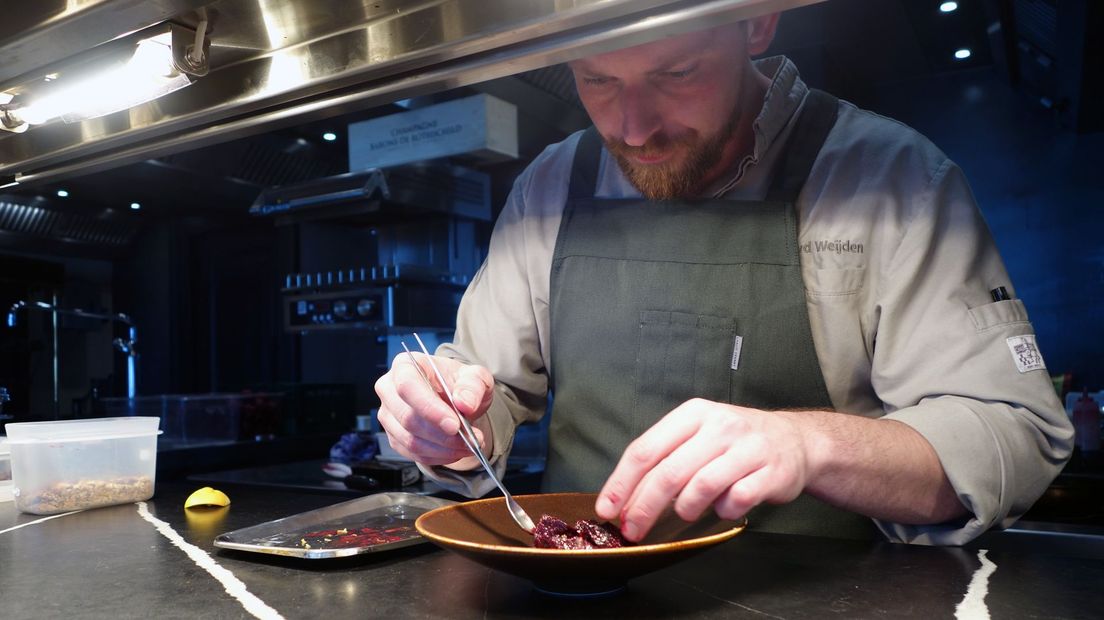 Van der Weijden in de keuken van Hemel & Aarde.