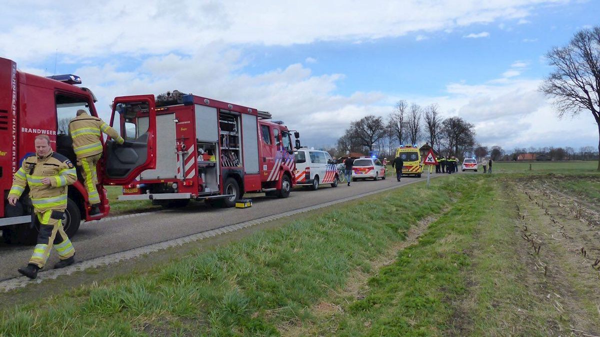 Twee auto's botsen op elkaar in Radewijk