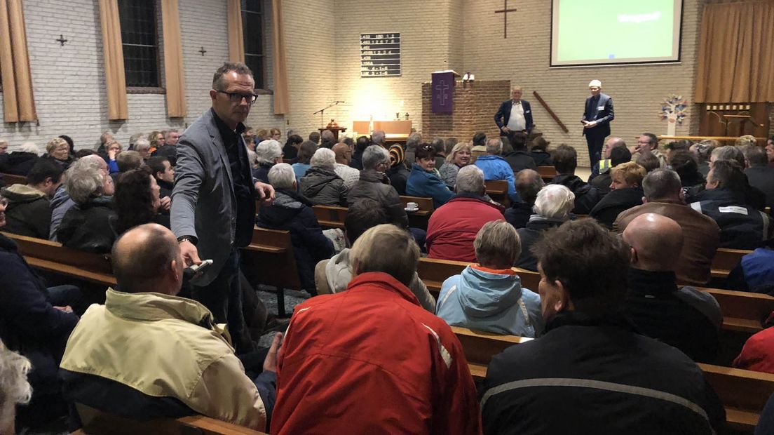 Een volle zaal in 't Zandt