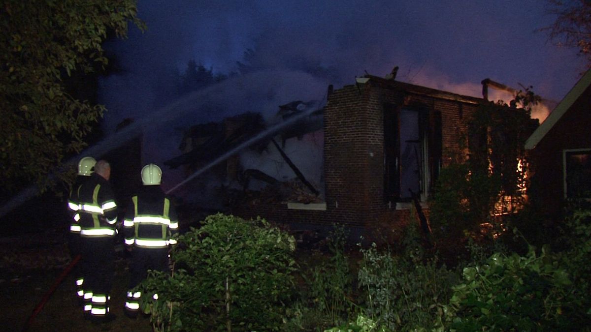 Woonboerderij in Ansen in de as gelegd