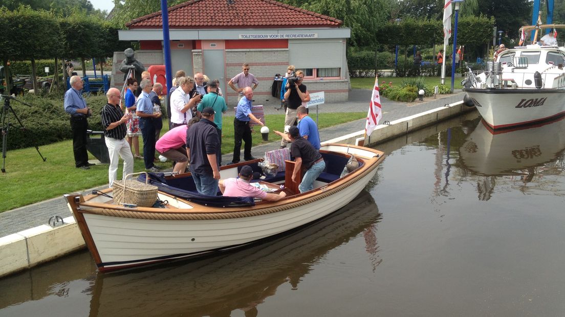 Jongeren willen geen eigen schip hebben. Als ze even willen varen huren ze een sloep (Rechten: archief RTV Drenthe)