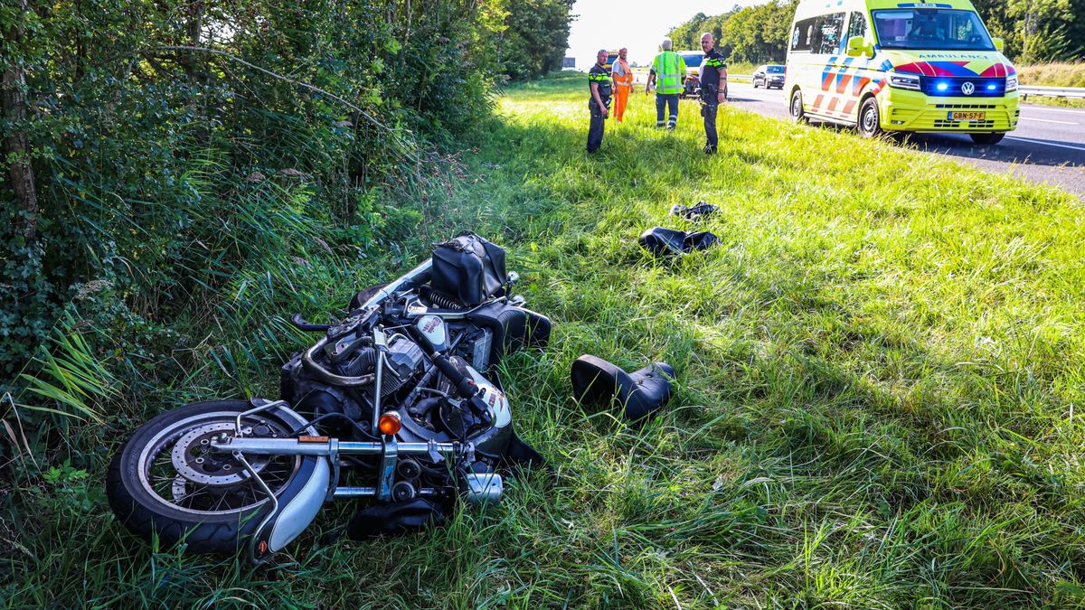 Motorrijder onderuit op A31 bij Dronryp