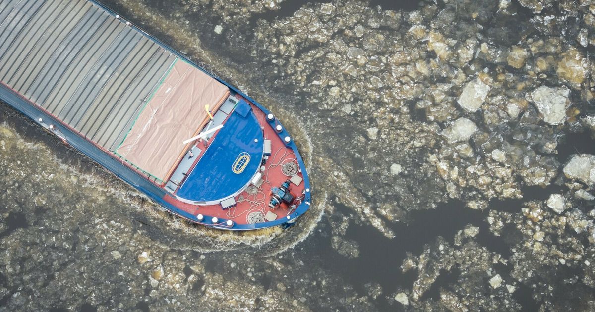 Ice Breakers Deployed in Netherlands | First Ice Tracks Open, Skaters in Earnewâld