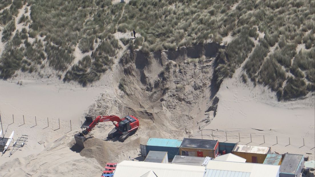 De afgraving van de duin werden vanuit de lucht gezien