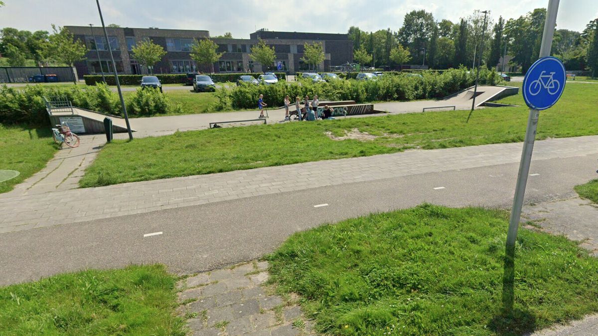 Man in elkaar geslagen nadat hij opkwam voor lastiggevallen vrouw, slachtoffer werd zonder hulp op d