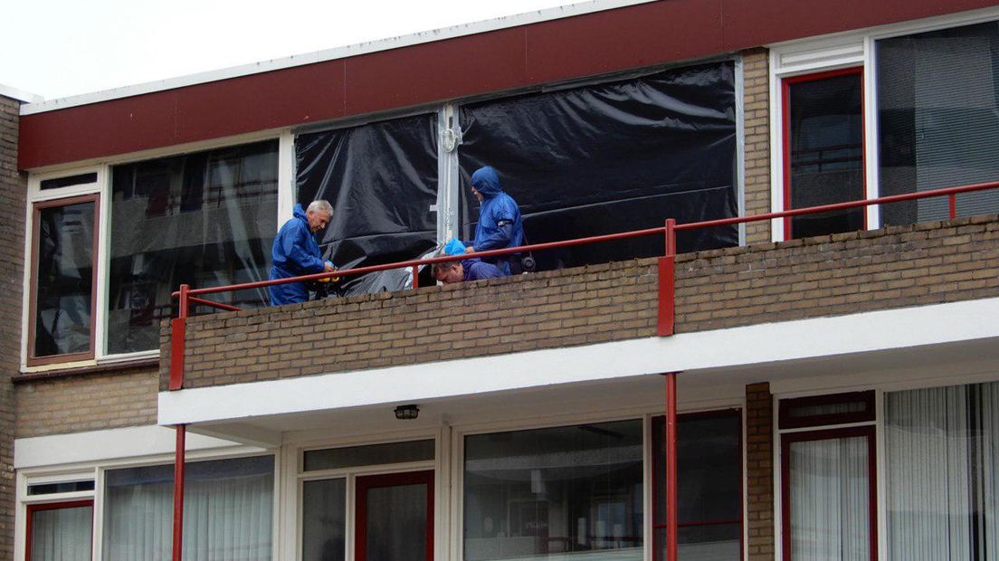 Politieonderzoek in het appartement waar de verdachte en het slachtoffer woonden (Rechten: Persbureau Meter)