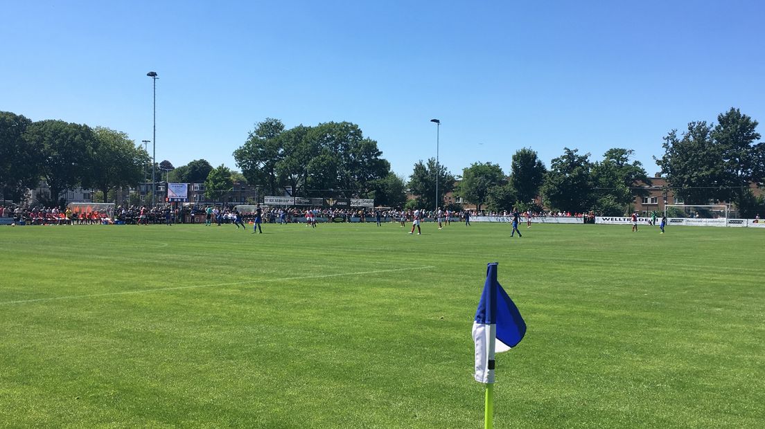 DHSC - FC Utrecht werd in de volle zon gespeeld