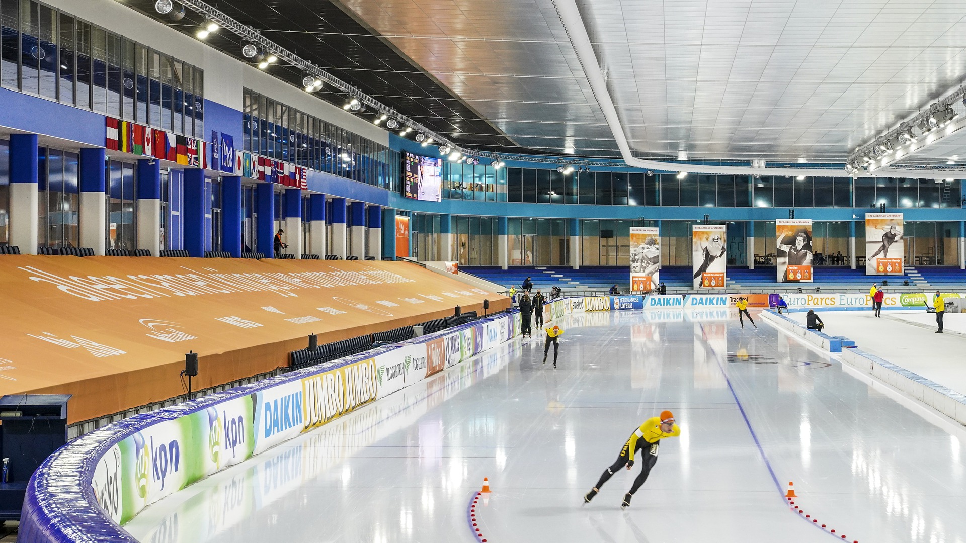 Lege tribunes yn Thialf ferline seizoen: dat is kommende wiken wer sa