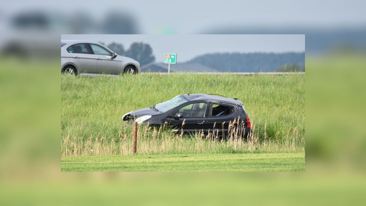 Auto slaat meerdere keren over de kop op A31 bij Zweins