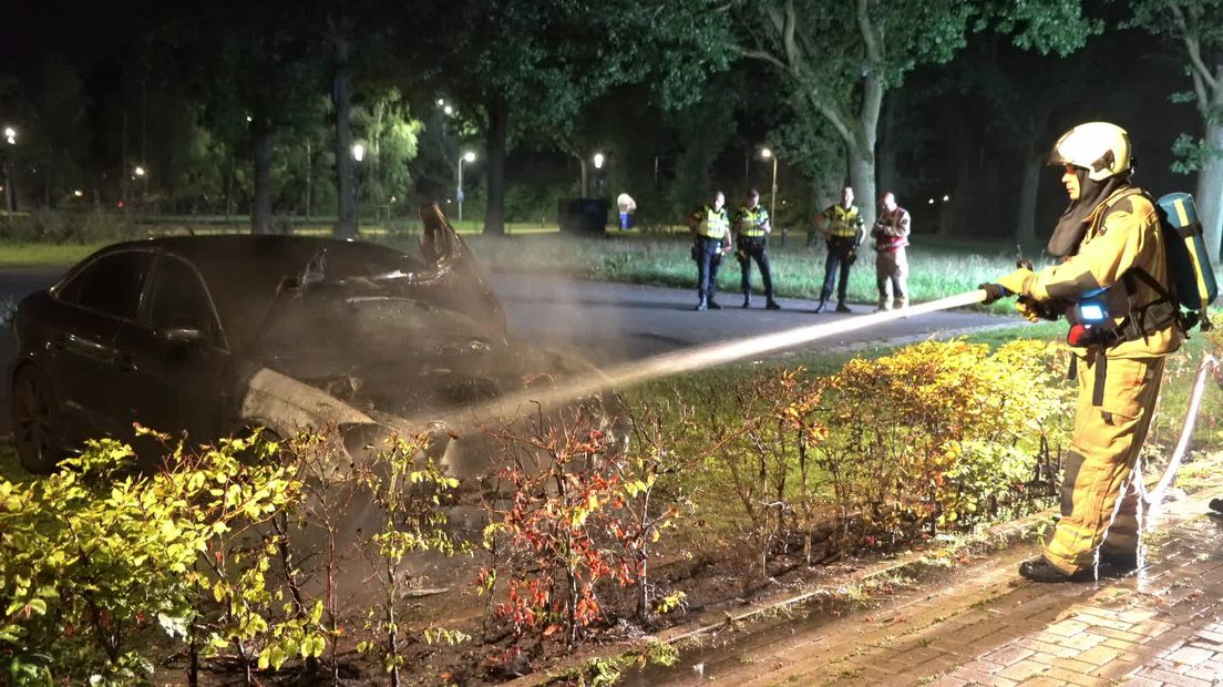 Flinke schade bij autobrand in Hoogeveen