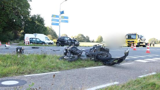 Motorrijder naar ziekenhuis na ongeval in Wesepe. Motorrijder naar ziekenhuis na ongeval in Wesepe.