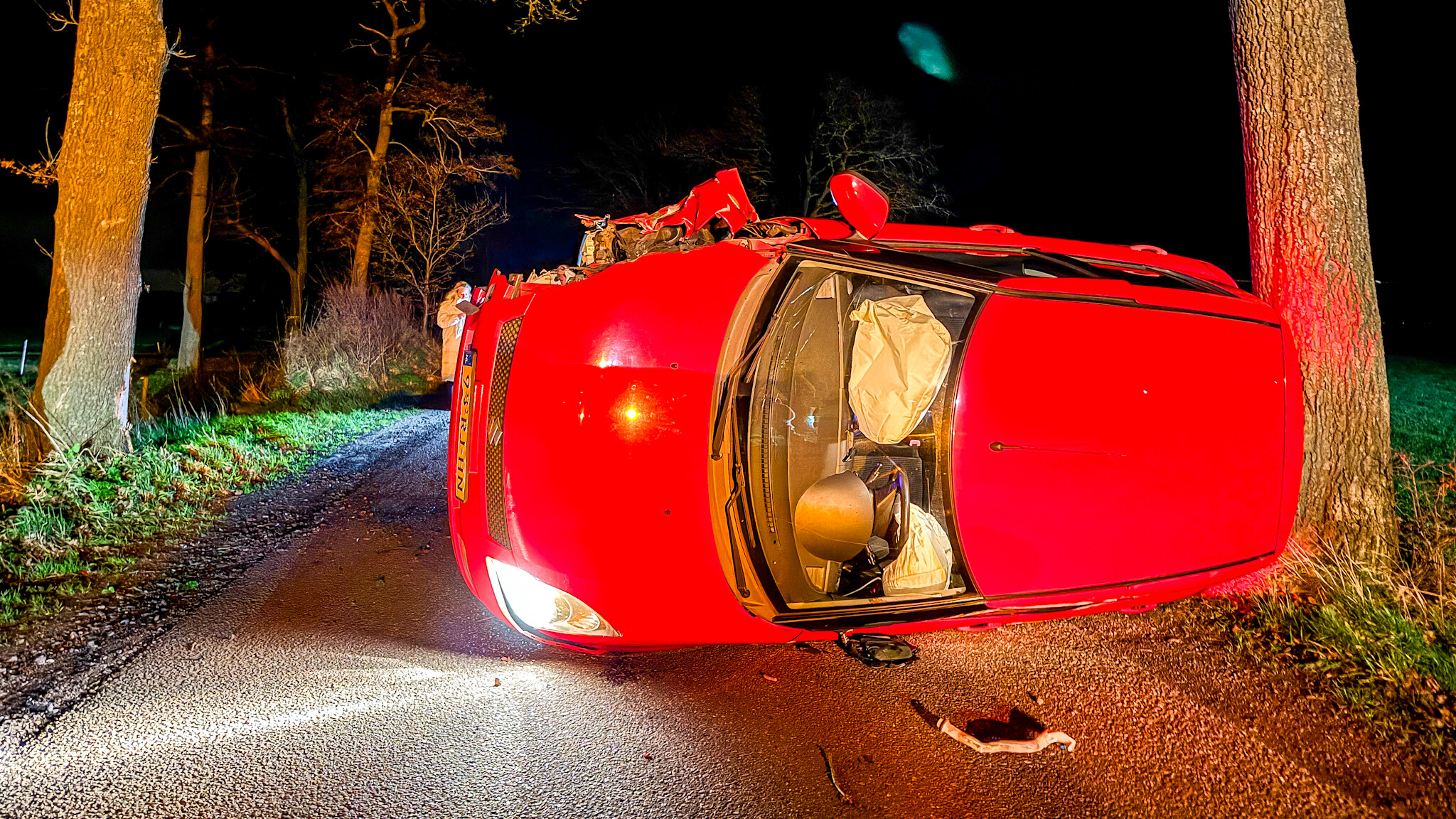 De auto kaam op syn sydkant telâne