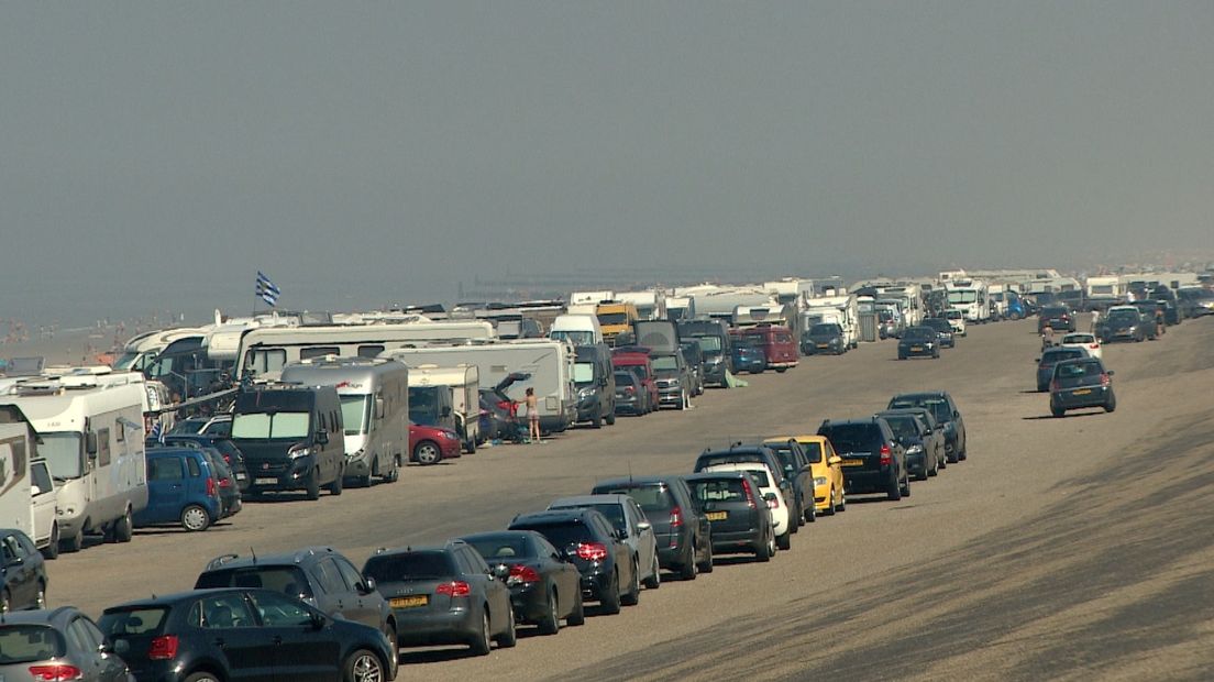 Parkeren langs de zeedijk tussen Domburg en Westkapelle