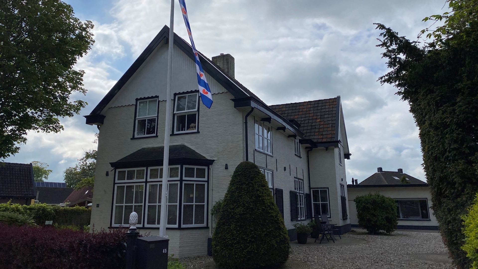 De kibboets zat in het oude stationsgebouw aan de Harlingerweg