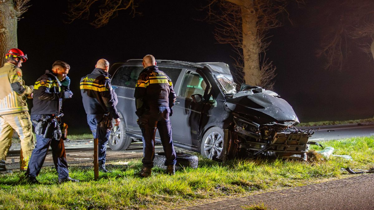Dode bij ongeval op N35 bij Mariënheem, weg dicht