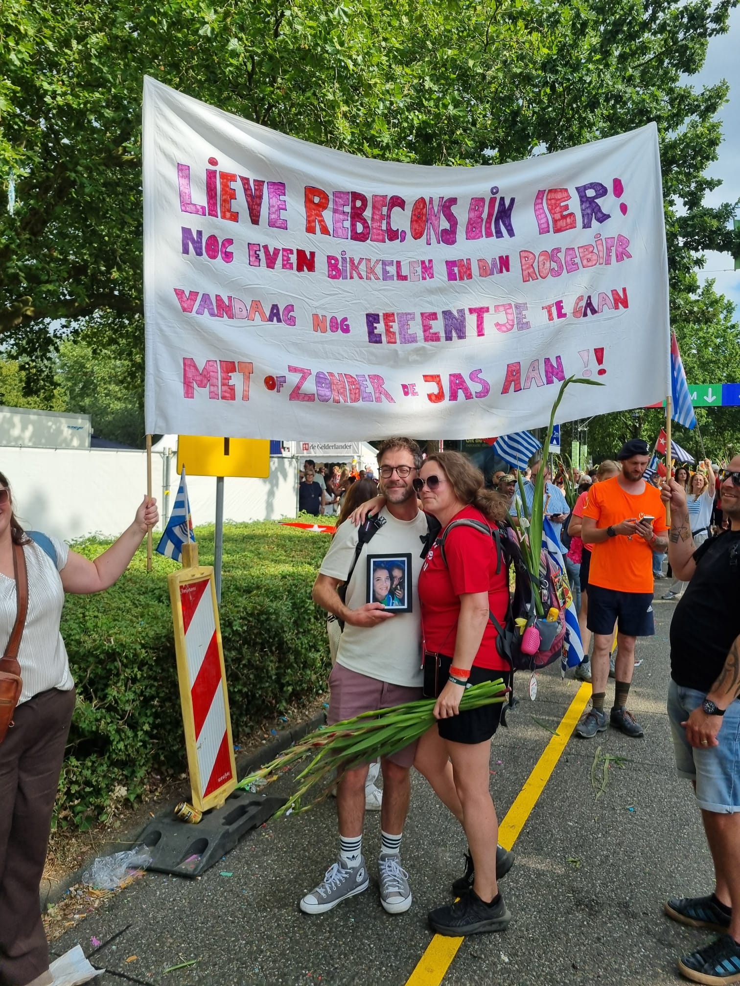 Rebecca uit Goes haalt 10.000 euro over de finish van Vierdaagse voor goed doel