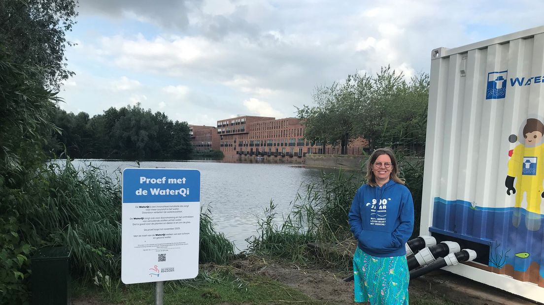 Sita Vulto naast de WaterQi