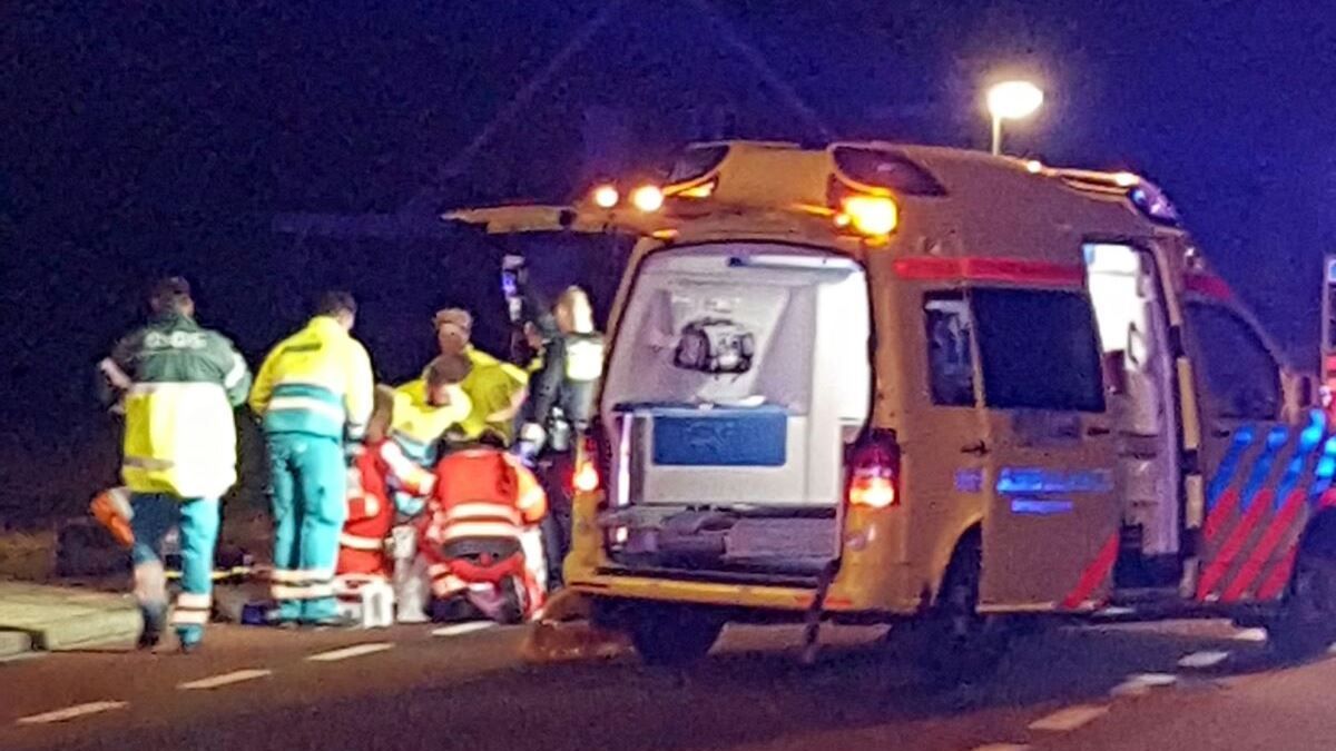 Voetganger aangereden, traumaheli naar Tienray