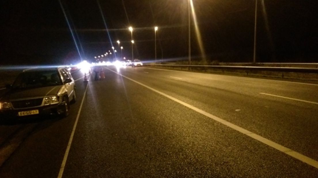 Op de snelweg A50 bij vliegveld Terlet zijn zondagavond 8 auto's op elkaar gebotst.
