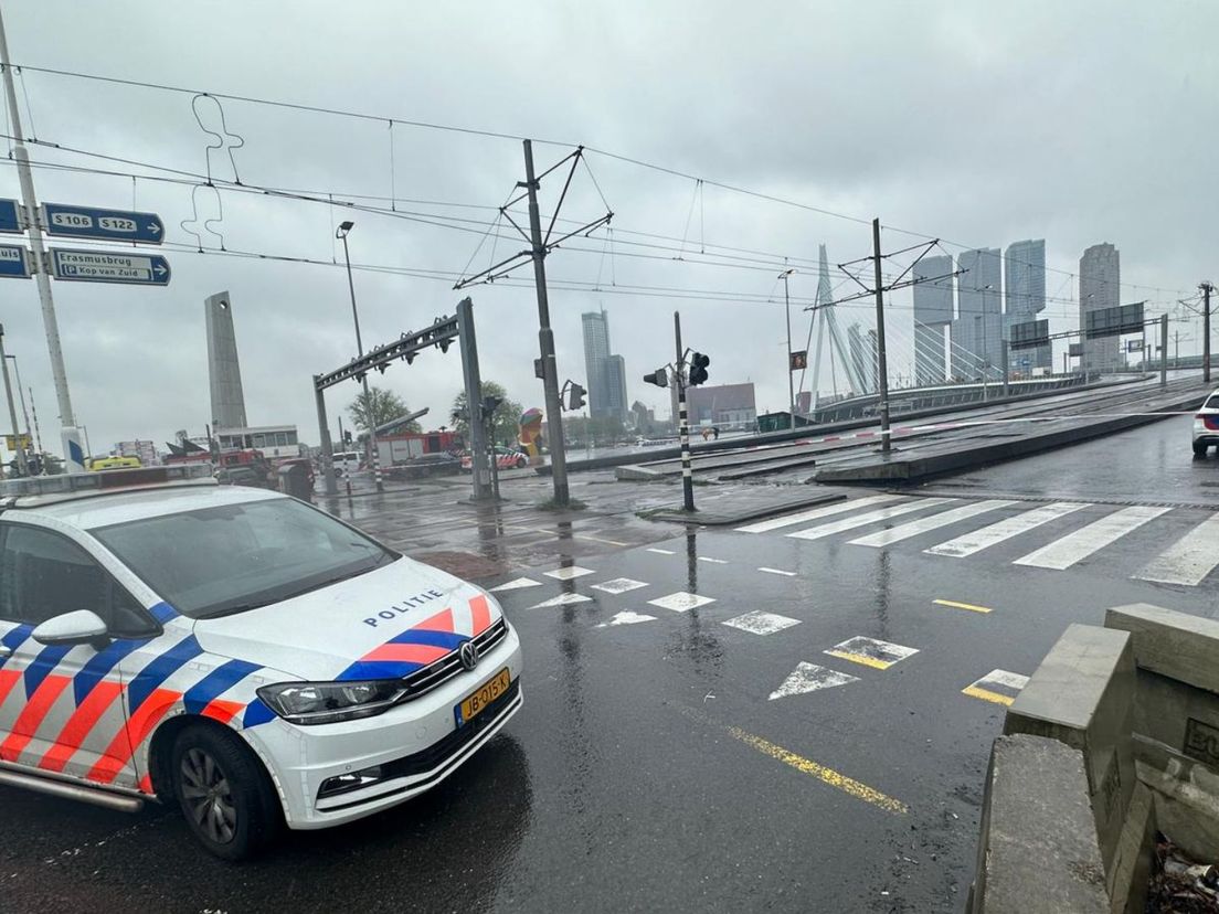 De Erasmusbrug was ruim een uur niet toegankelijk