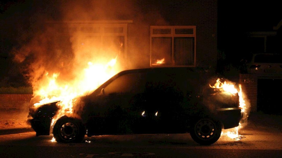 Opnieuw een auto in vlammen op in Rijssen