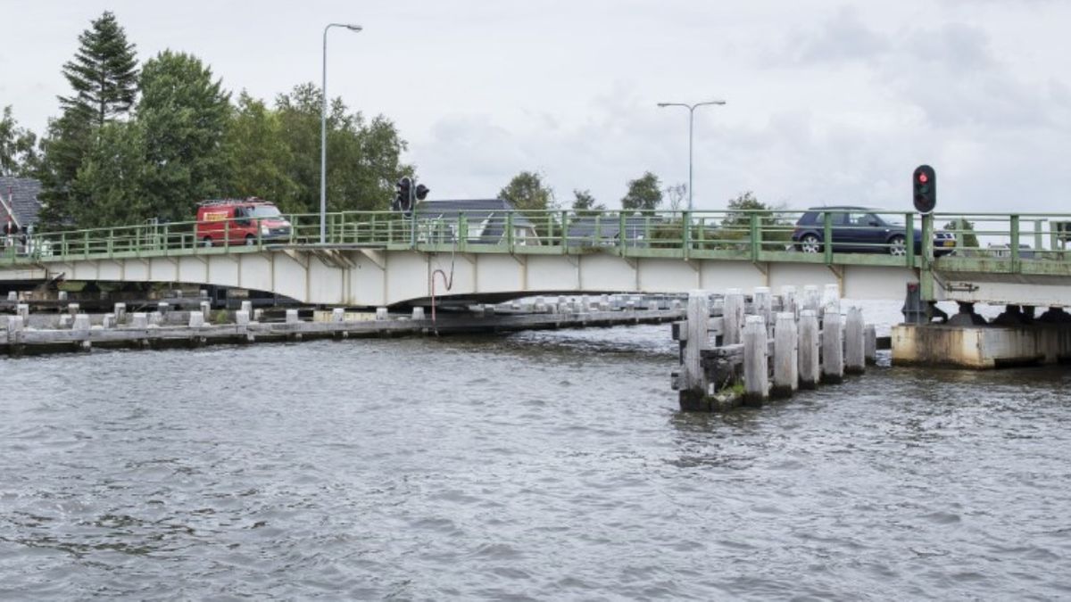 Brug Skûlenboarch in december weer klaar, tien maanden na aanvaring