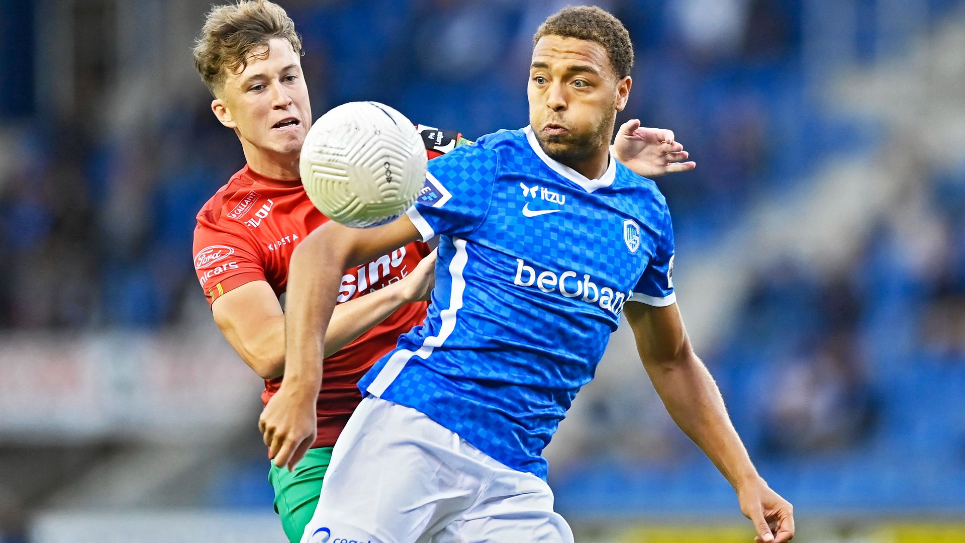 Cyriel Dessers eerder dit seizoen in actie voor Racing Genk