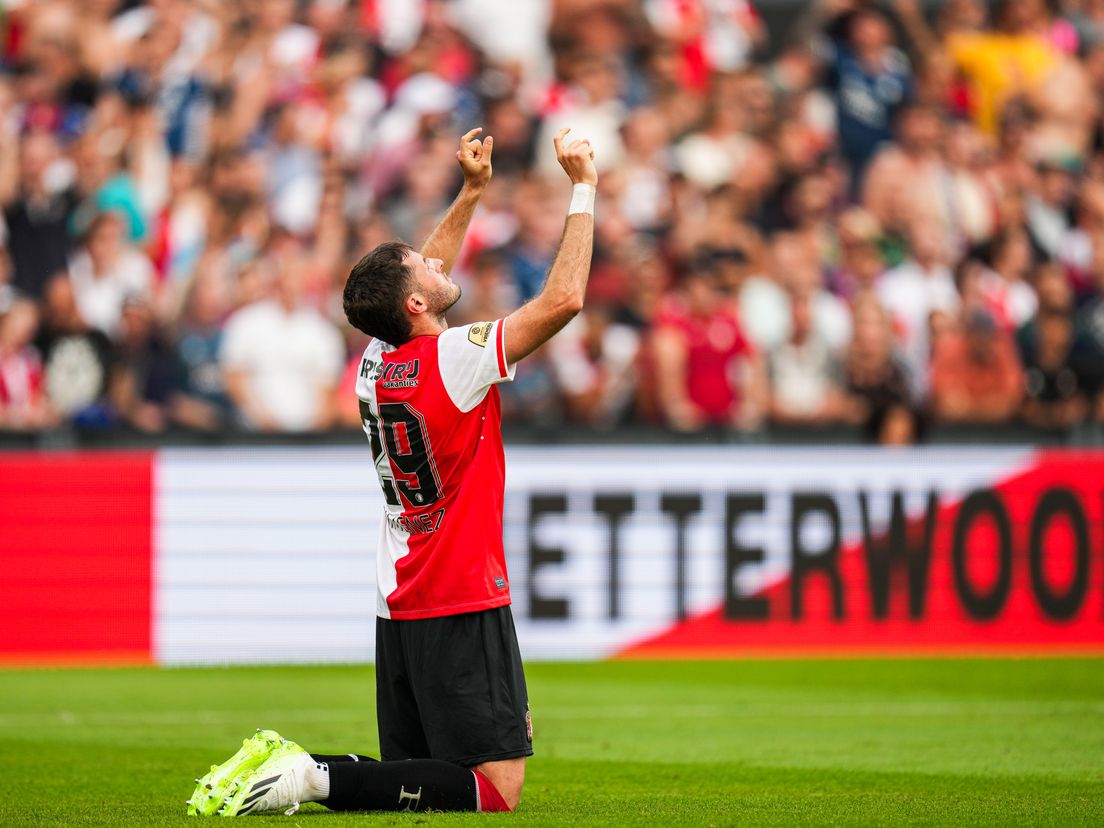Santiago Giménez viert zijn doelpunt