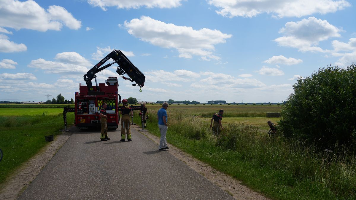 Fietser hoort geschreeuw uit sloot in Laag Zuthem
