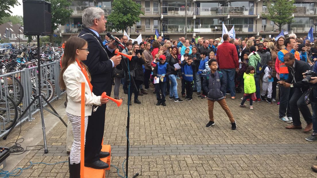 Charlie Aptroot opent de avondvierdaagse Zoetermeer.