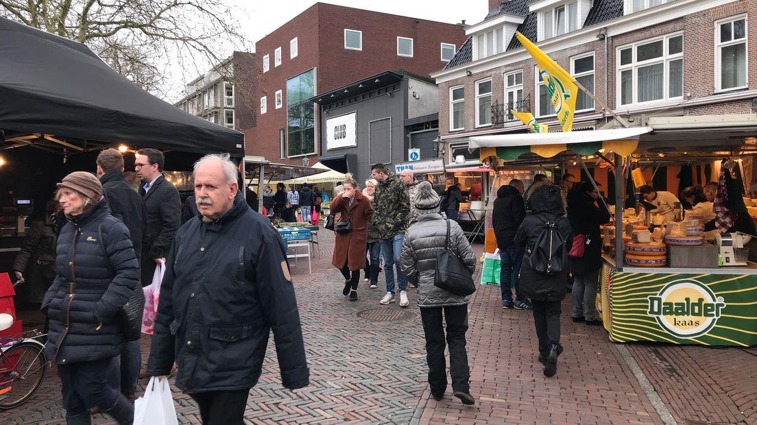 De Asser warenmarkt kan gerust zijn, terug naar het Koopmansplein is niet aan de orde (Rechten: Margriet Benak / RTV Drenthe)