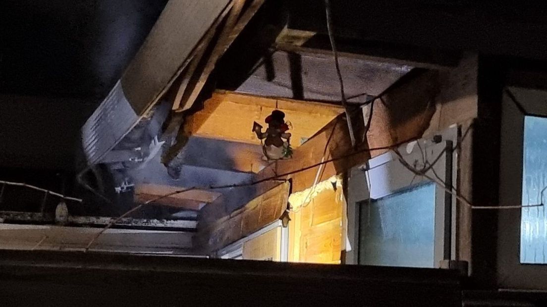 Schuur bij woning in Hengelo in vlammen op