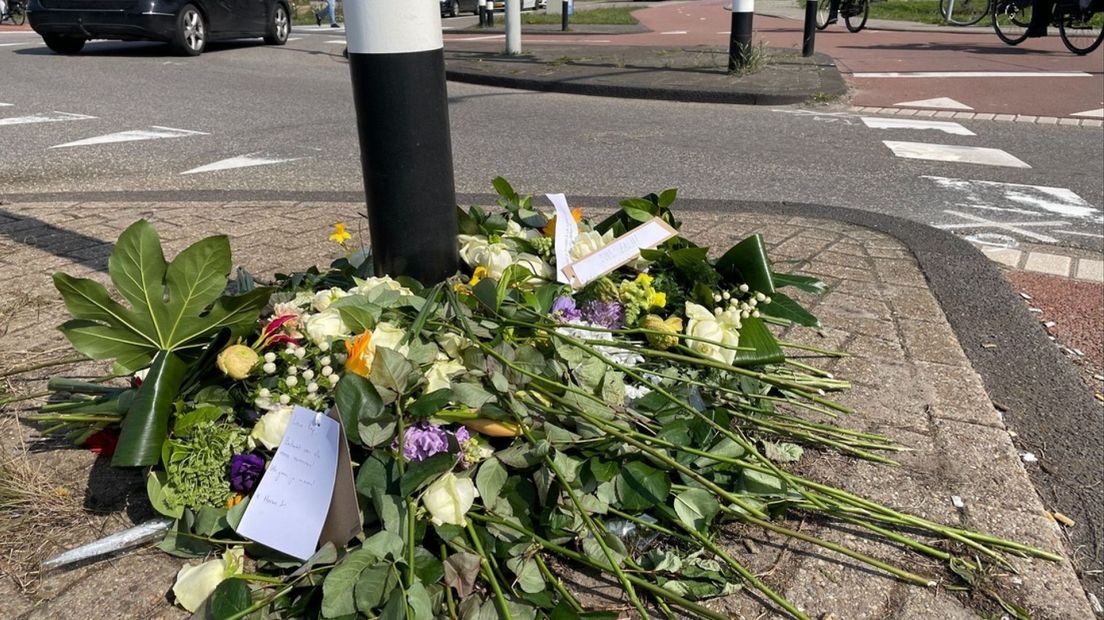 Bloemen op de plek van het ongeluk
