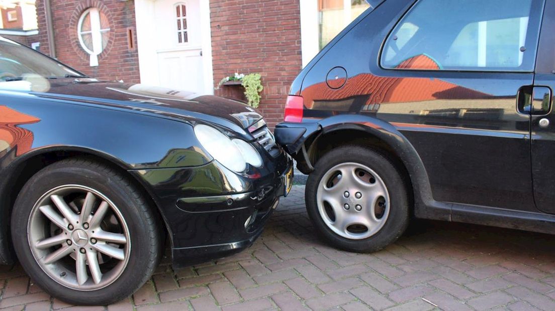 Drankrijder botst op auto