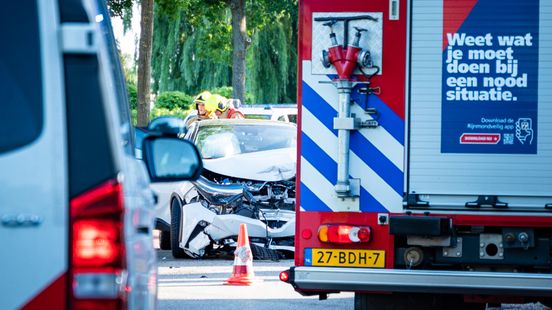 Veel schade en persoon bekneld na aanrijding | Drugspand na inval vergrendeld. Veel schade en persoon bekneld na aanrijding | Drugspand na inval vergrendeld.