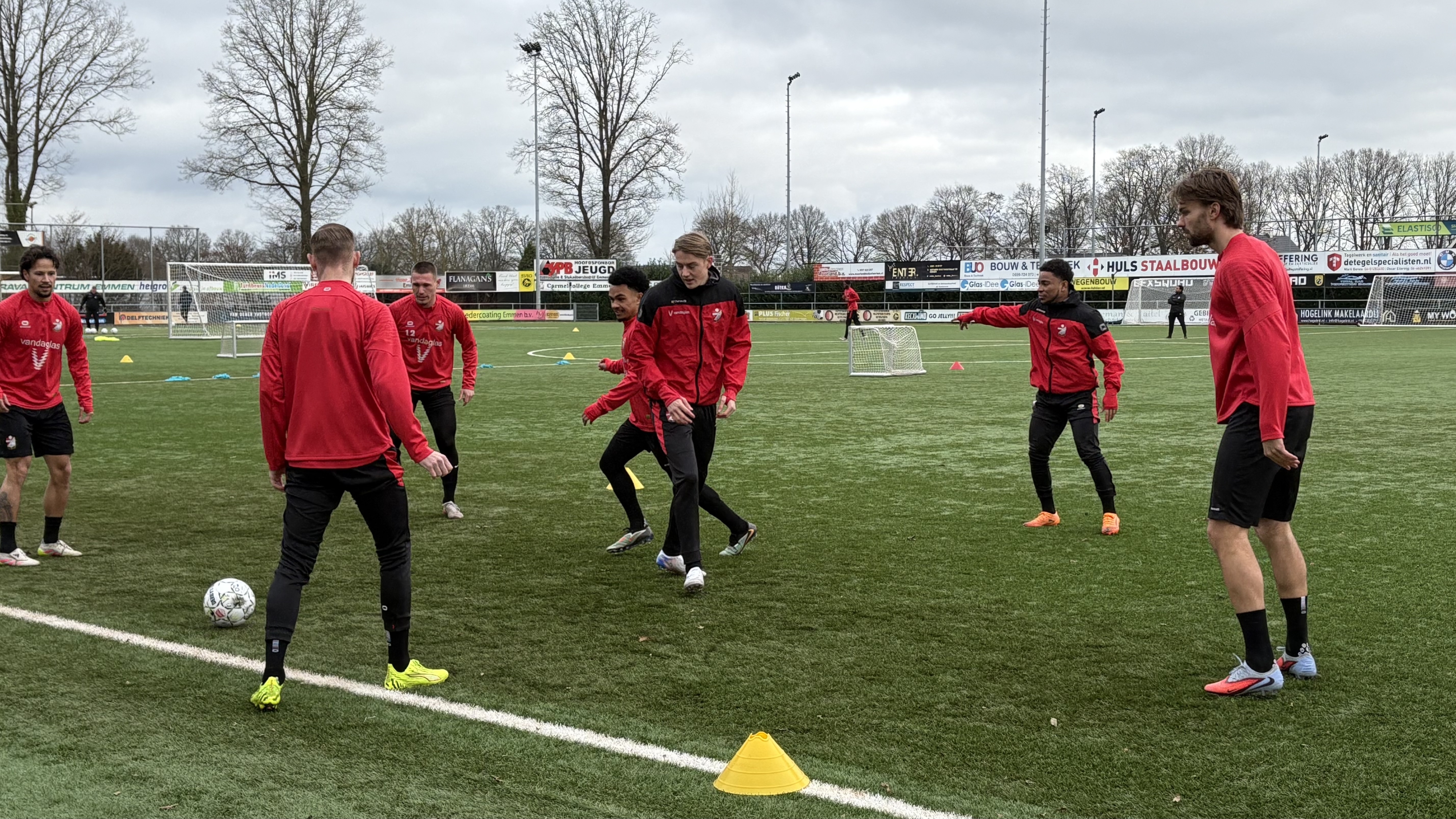 FC Emmen wil aanvallen in Oss: 'Tegen deze tegenstander kunnen we combinaties maken'
