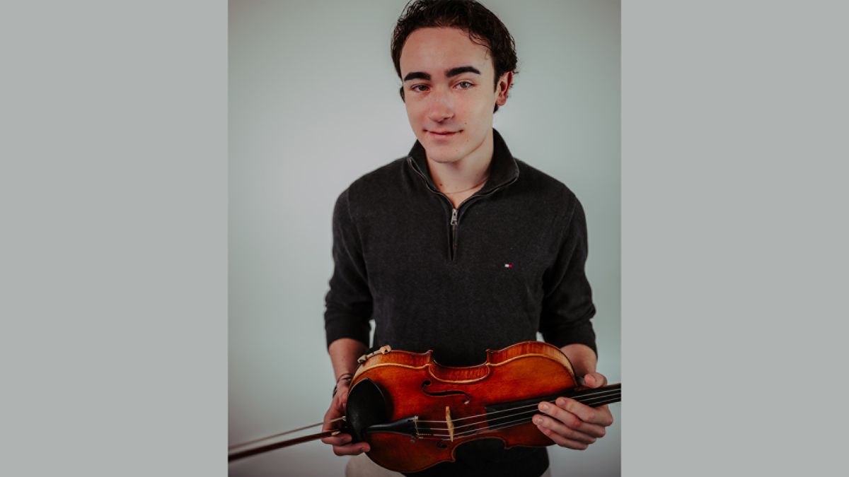 Rieu kocht twee heel bijzondere violen, Enzo Kok mag erop spelen: 'Geen idee wat hij gekost heeft'