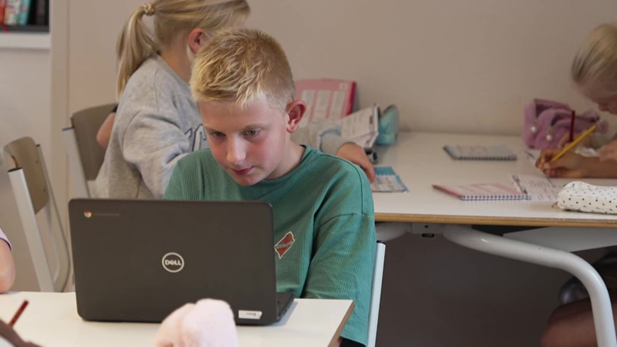 Basisschool Hellendoorn doet smartphone in de ban: ‘Ook advies aan ouders’