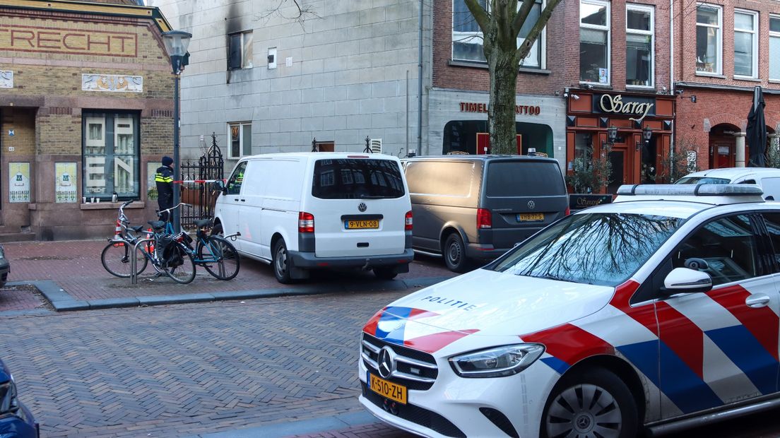 Politieonderzoek in de straat waar de Tindermoord zich afspeelde